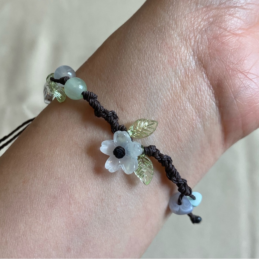 Handmade (NWOT) Fairycore White Glass Flower Bracelet